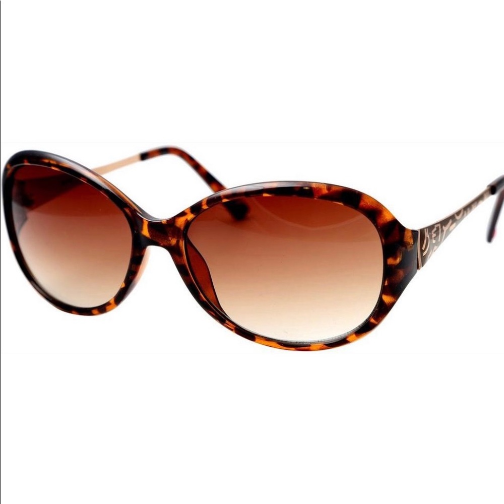 Betsey Johnson Womens Large Oval Sunglasses